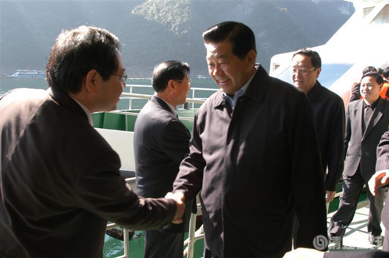 2004年11月，全國政協(xié)主席賈慶林視察清江